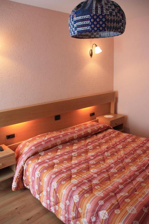 Hotel Bellevue Gignod Ruang foto