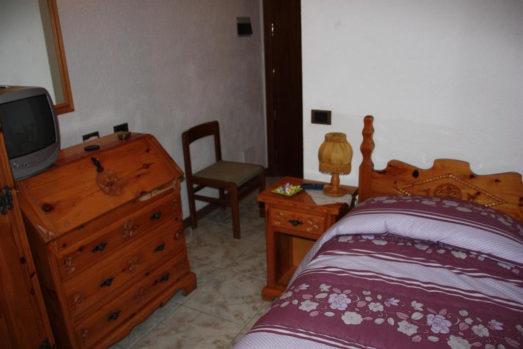 Hotel Bellevue Gignod Ruang foto