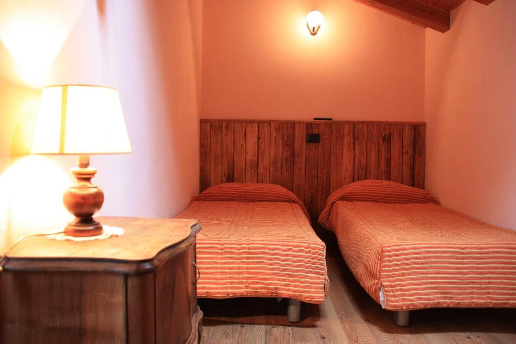 Hotel Bellevue Gignod Ruang foto